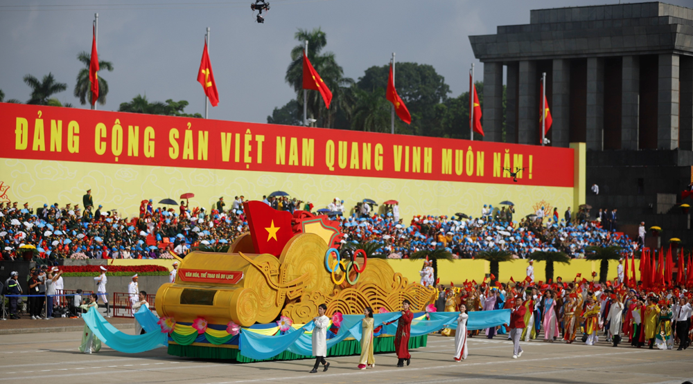 Hoàn thiện thể chế, chính sách để triển khai các hệ giá trị  quốc gia, văn hóa, gia đình và chuẩn mực con người Việt Nam