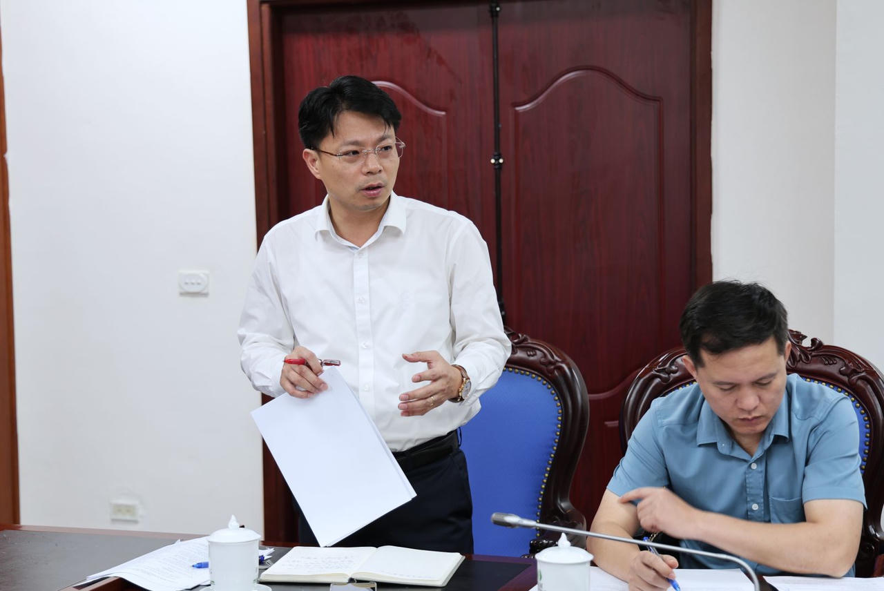 Đại diện các Sở, Ban ngành phát biểu tại cuộc họp