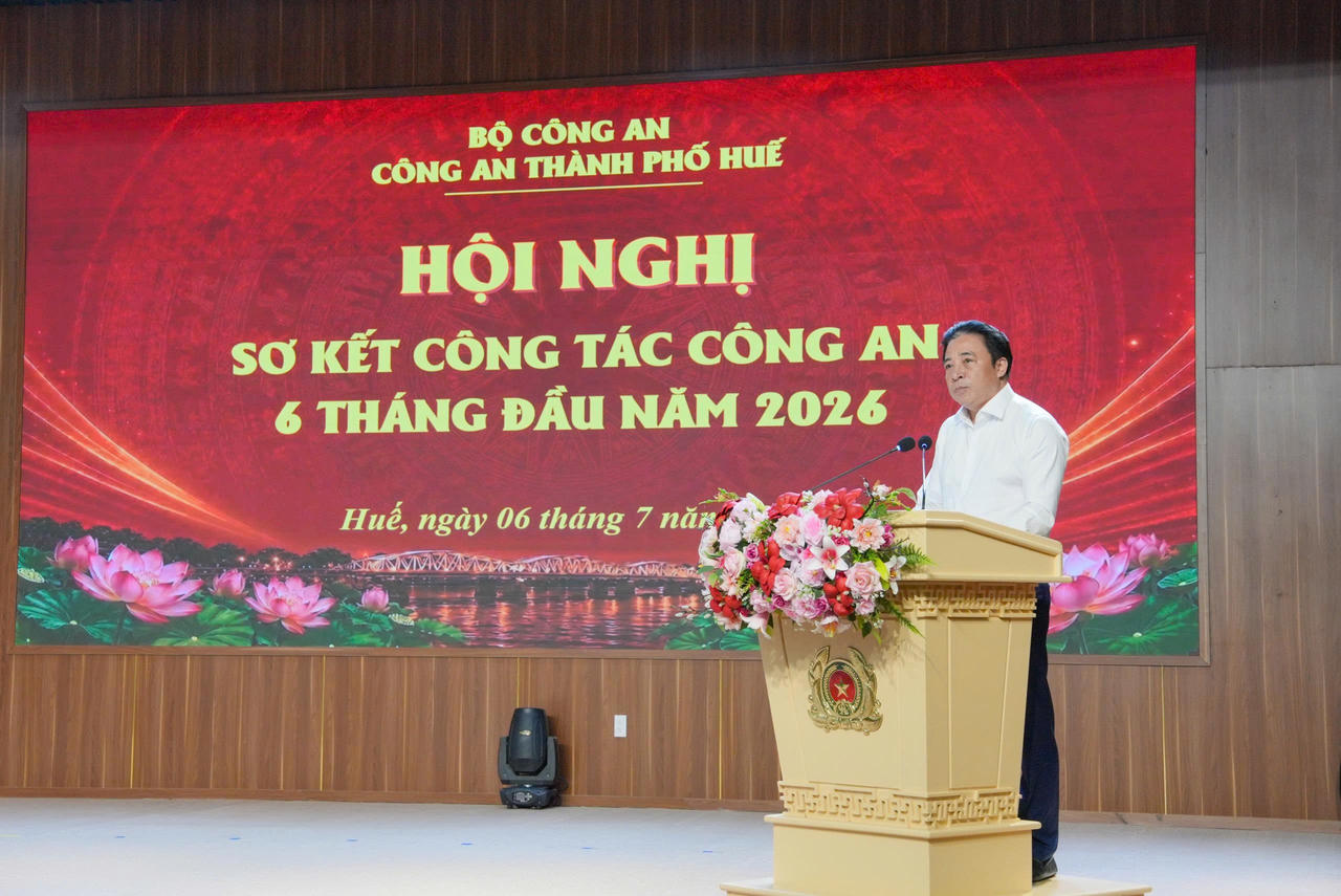 Chủ tịch UBND TP Huế Nguyễn Khắc Toàn ghi nhận, biểu dương những kết quả lực lượng Công an thành phố đạt được trong 6 tháng đầu năm.