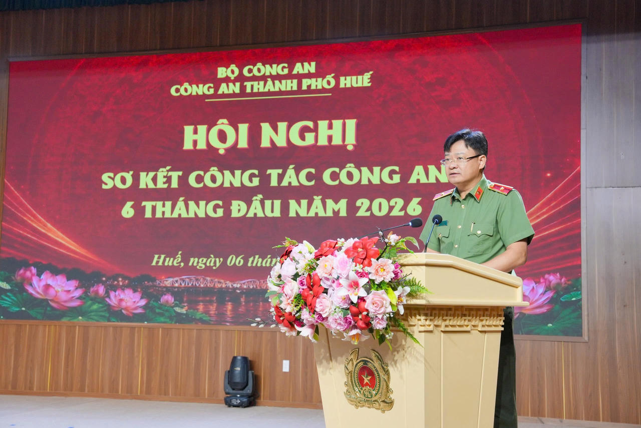 Thiếu tướng Nguyễn Thanh Tuấn, Giám đốc Công an TP Huế phát biểu tại hội nghị.