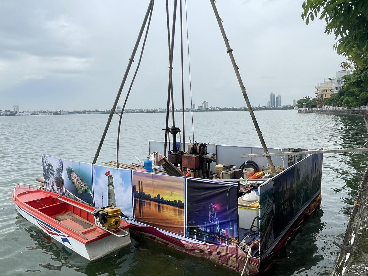 UBND phường Tây Hồ thực tập cứu nạn, cứu hộ trên mặt nước Hồ Tây