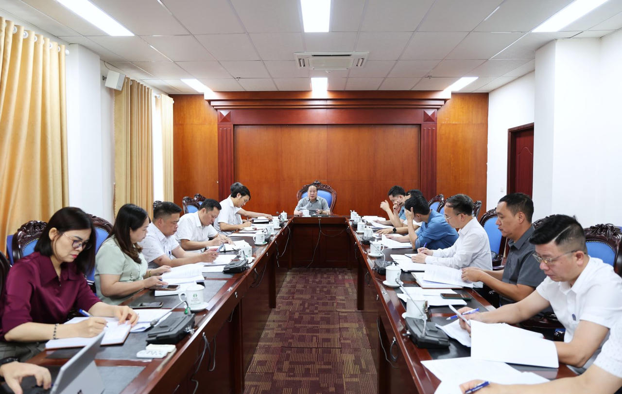 Quang cảnh cuộc họp