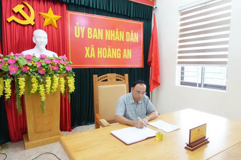 Đồng chí Ngô Văn Thìn, Phó Bí thư Đảng ủy, Chủ tịch UBND xã chủ trì hội nghị (Ảnh: Trang TT xã Hoàng An).