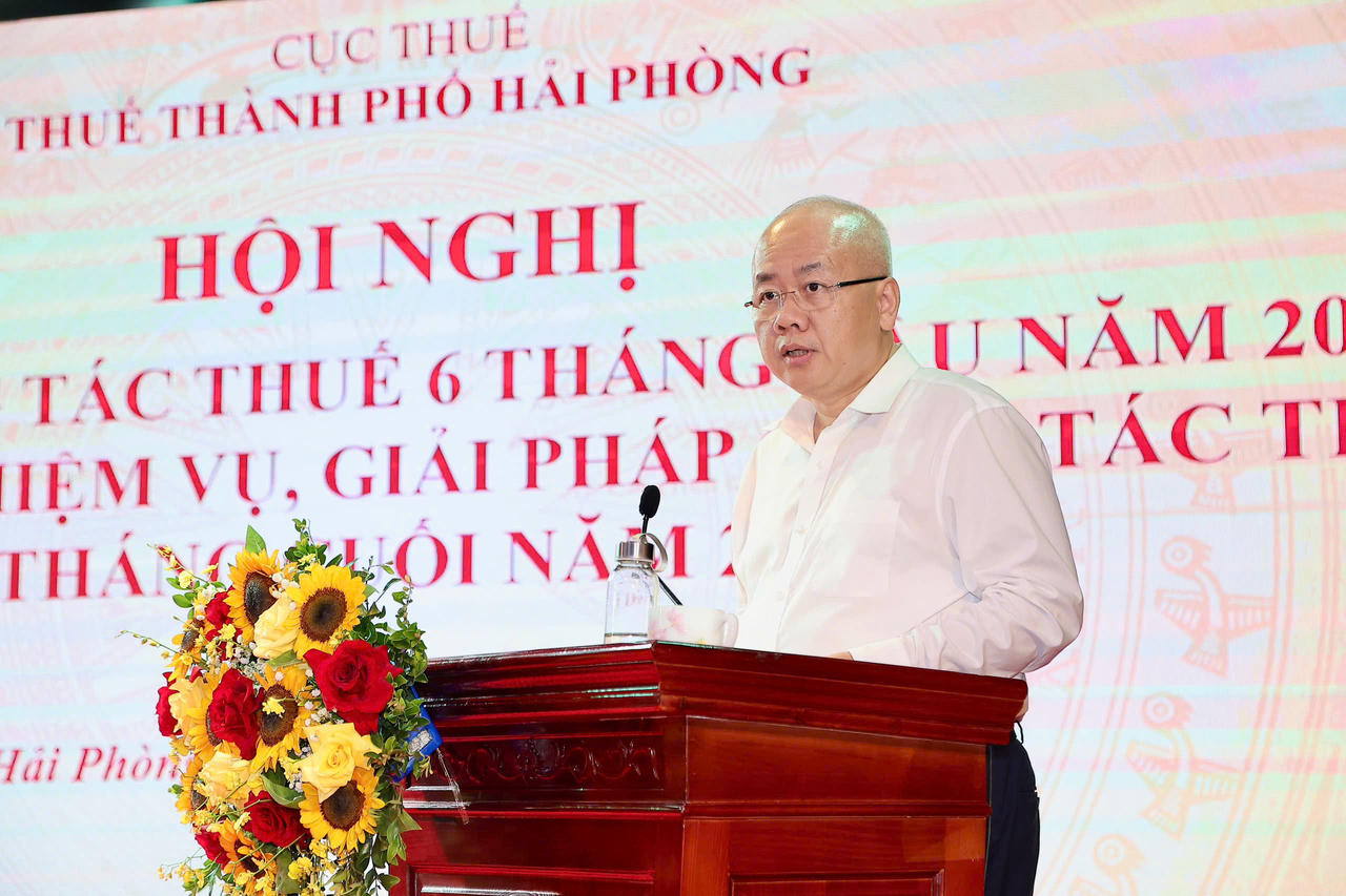 Chủ tịch UBND thành phố Hải Phòng Đỗ Thành Trung phát biểu chỉ đạo hội nghị.