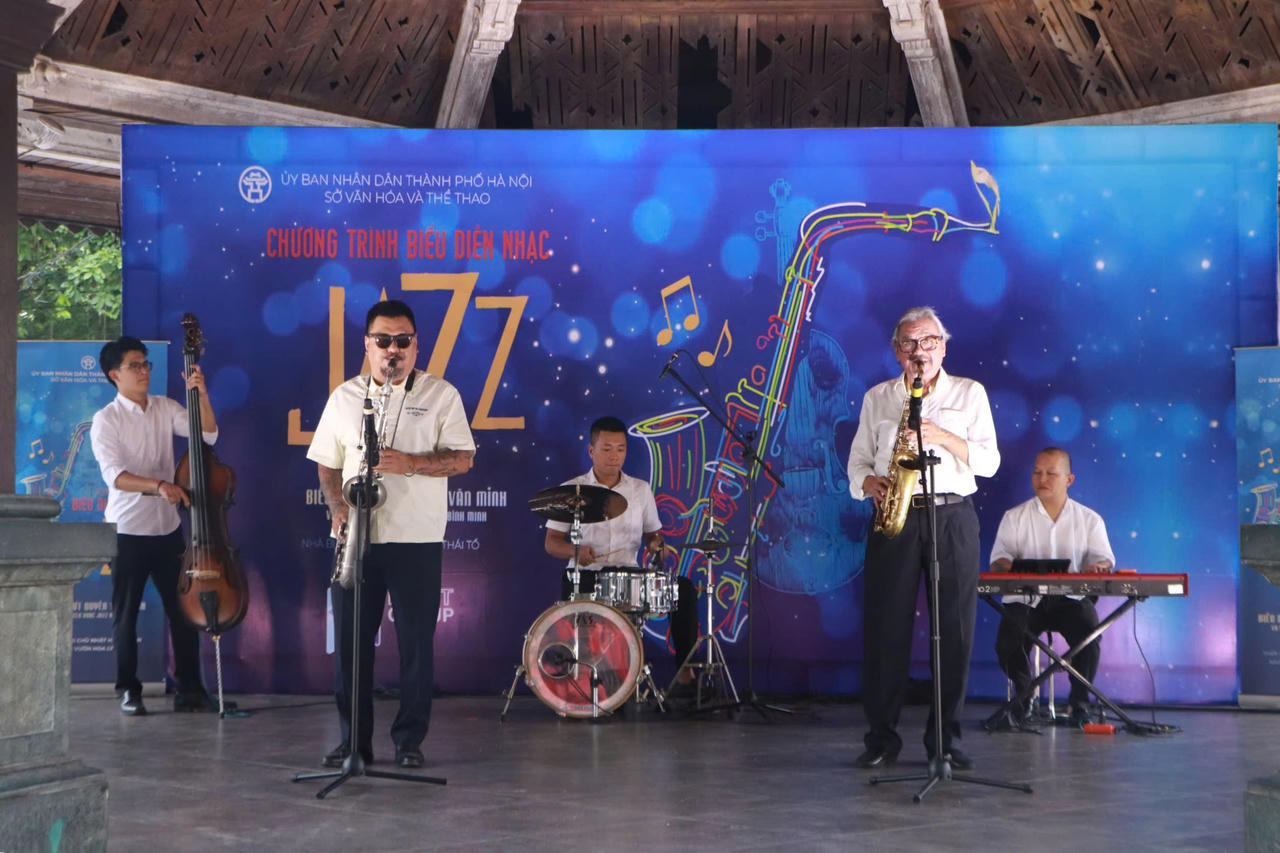 Các nghệ sỹ biểu diễn tại chương trình.