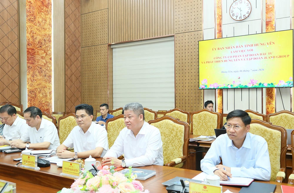 Phó Bí thư Tỉnh ủy, Chủ tịch UBND tỉnh Nguyễn Mạnh Quyền chủ trì buổi làm việc.