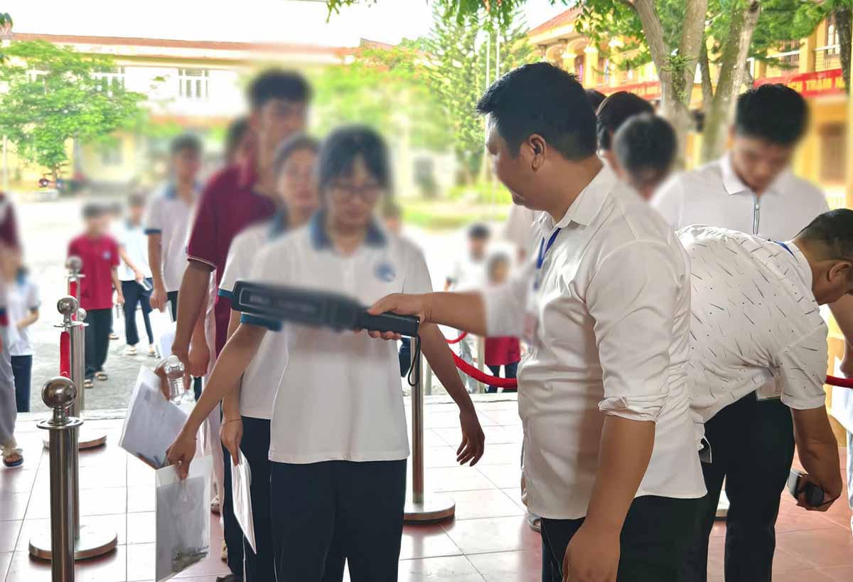 Bộ  GD&ĐT thông tin về việc kiểm tra điểm môn Toán tốt nghiệp THPT tại Tuyên Quang
