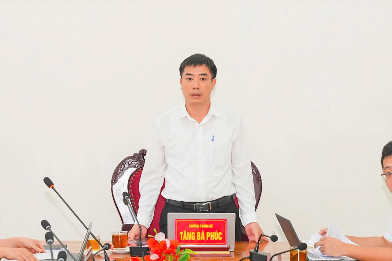 Ông Tăng Bá Phúc, Trưởng Thống kê TP Hải Phòng, thông tin về tình hình kinh tế - xã hội 6 tháng đầu năm 2026 tại cuộc họp báo.