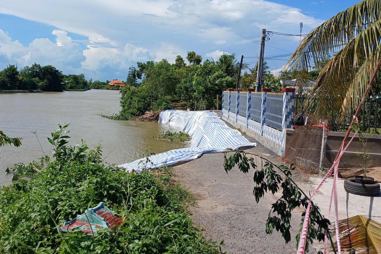 Đồng Tháp chủ động ứng phó sạt lở trước cao điểm mùa mưa lũ