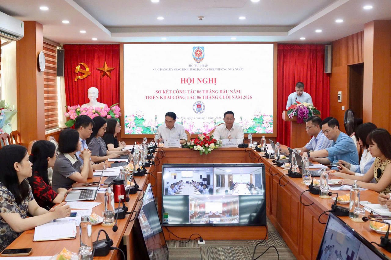 Quang cảnh buổi làm việc