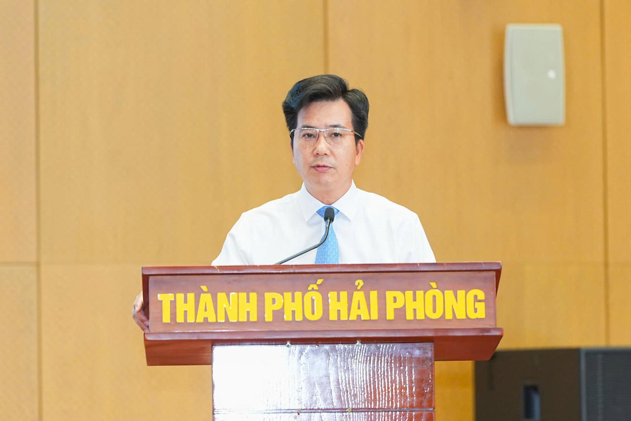 Ông&nbsp;Phạm Ngọc Dương, Phó Bí thư Đảng ủy UBND thành phố báo cáo tại Hội nghị.