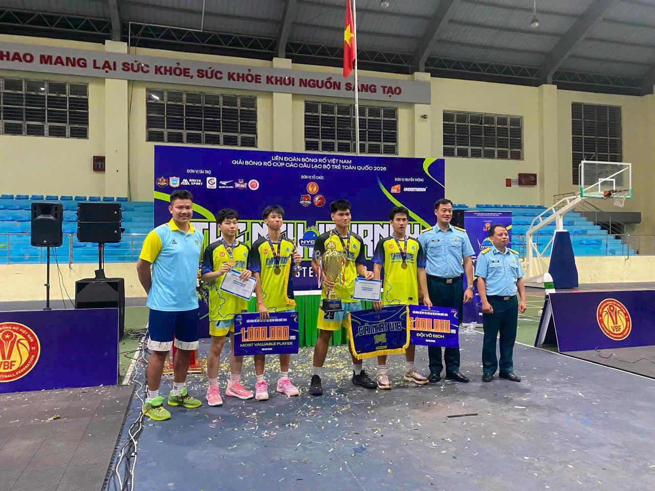 Đội bóng rổ Phòng Không Không Quân Peak dành ngôi vô địch nội dung 3x3 U16 Nam.