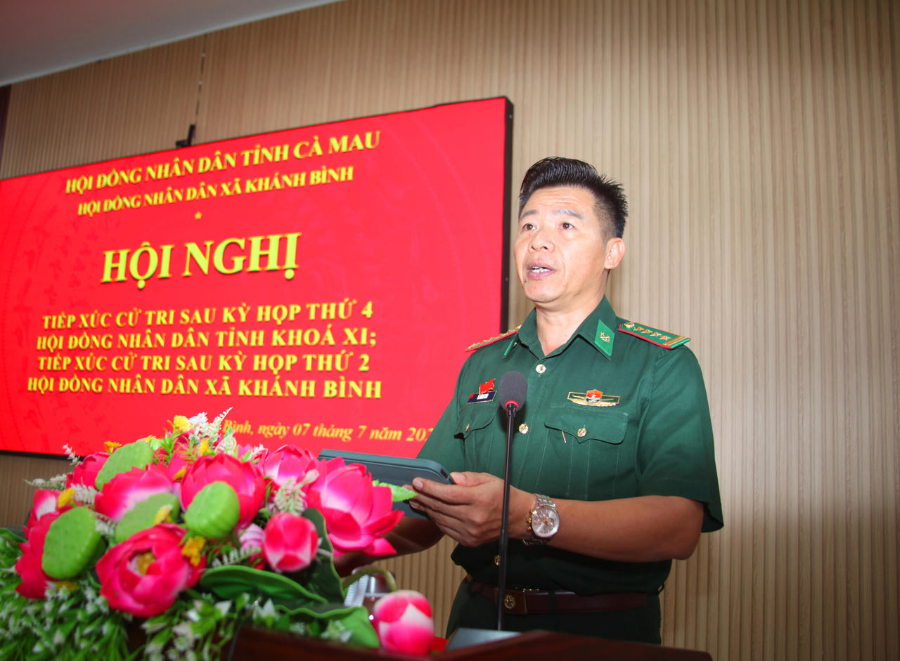 Đại tá Lê Đình Sơn - Phó Chỉ huy trưởng, Tham mưu trưởng Ban Chỉ huy BĐBP thuộc Bộ Chỉ huy Quân sự tỉnh, thay mặt Tổ đại biểu số 5 đại biểu HĐND tỉnh báo cáo kết quả Kỳ họp thứ 4 HĐND tỉnh khóa XI.