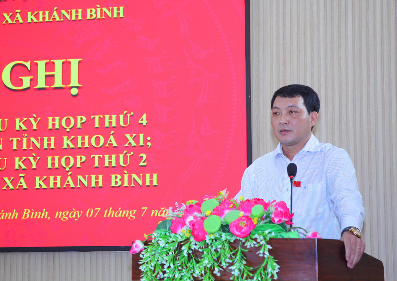 Ông Nguyễn Minh Nhứt - Giám đốc Sở Nội vụ tỉnh Cà Mau, thay mặt Tổ số 5 đại biểu HĐND tỉnh tiếp thu, giải trình và ghi nhận các kiến nghị của cử tri để chuyển cơ quan có thẩm quyền xem xét, giải quyết.