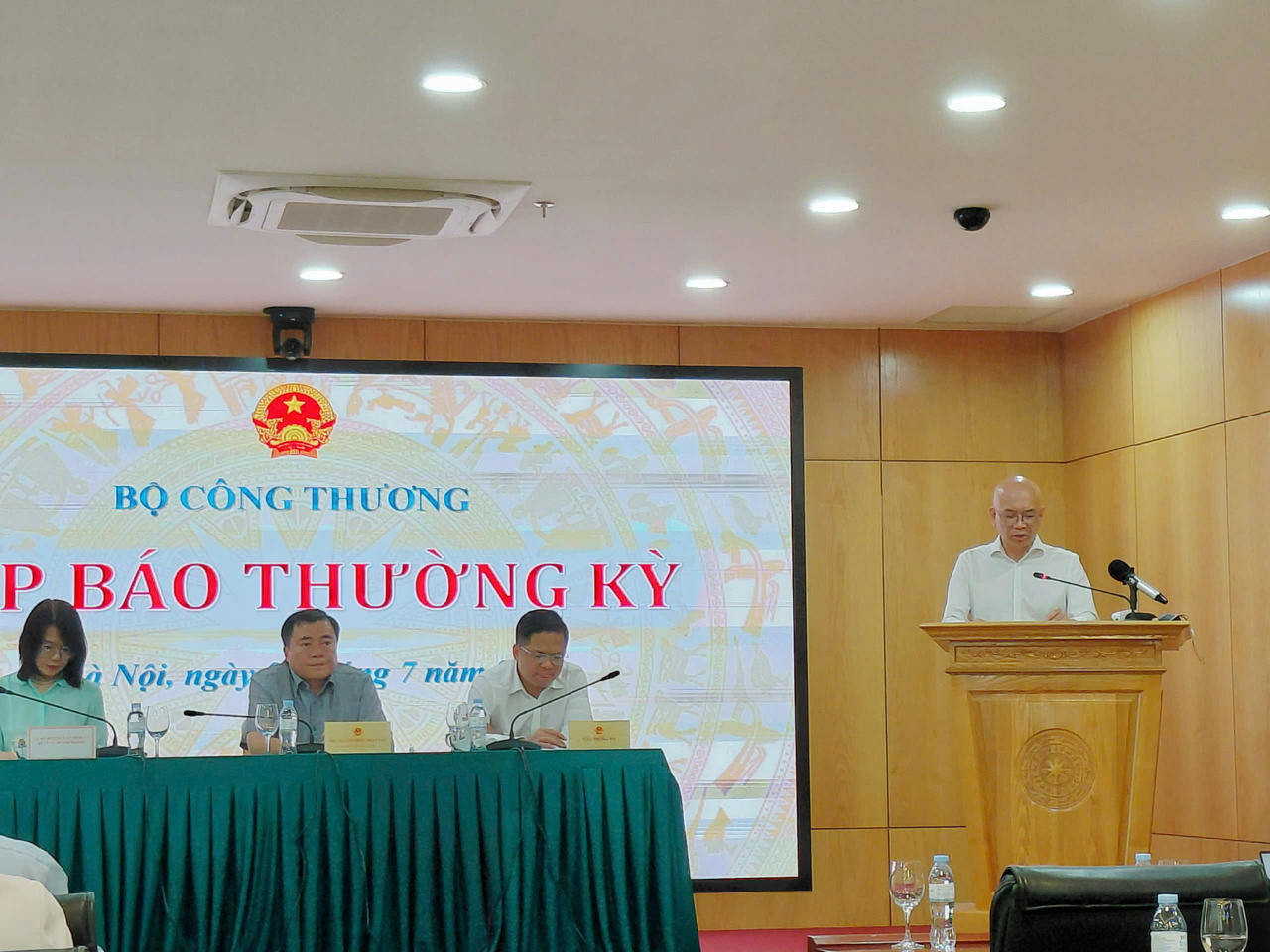 Bộ Công Thương nói gì về nhập siêu 16,65 tỷ USD sau 6 tháng đầu năm?