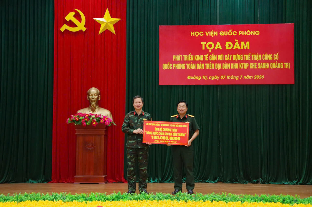 Học viện Quốc phòng tri ân Anh hùng liệt sĩ, tặng quà trị giá hơn 400 triệu đồng tại Quảng Trị