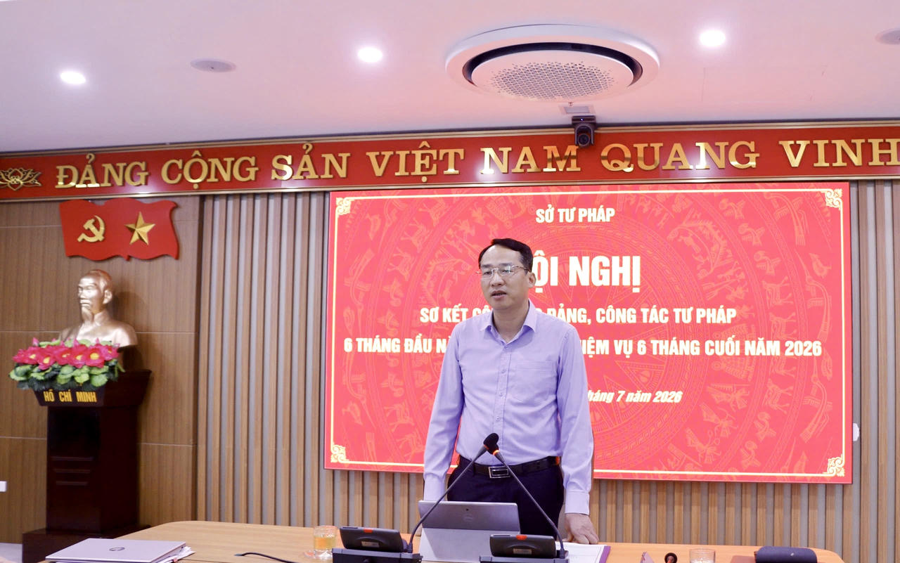 Ông Đoàn Trọng Hùng, Giám đốc Sở Tư pháp tỉnh Cao Bằng phát biểu tại Hội nghị. (Ảnh: Thanh Tùng)
