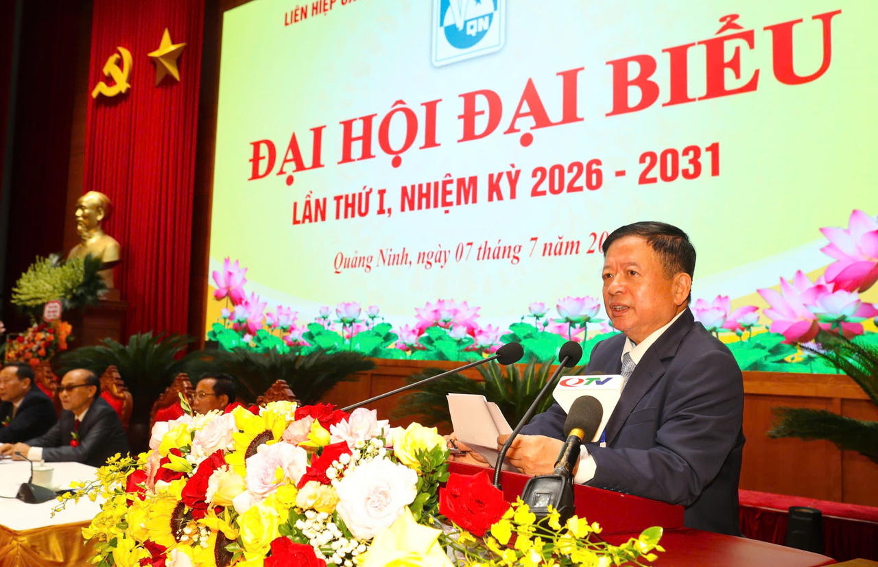 Phó Chủ tịch không chuyên trách UBTƯ MTTQ Việt Nam, Chủ tịch Liên hiệp các Hội Văn học Nghệ thuật Việt Nam Đỗ Hồng Quân, phát biểu tại đại hội.