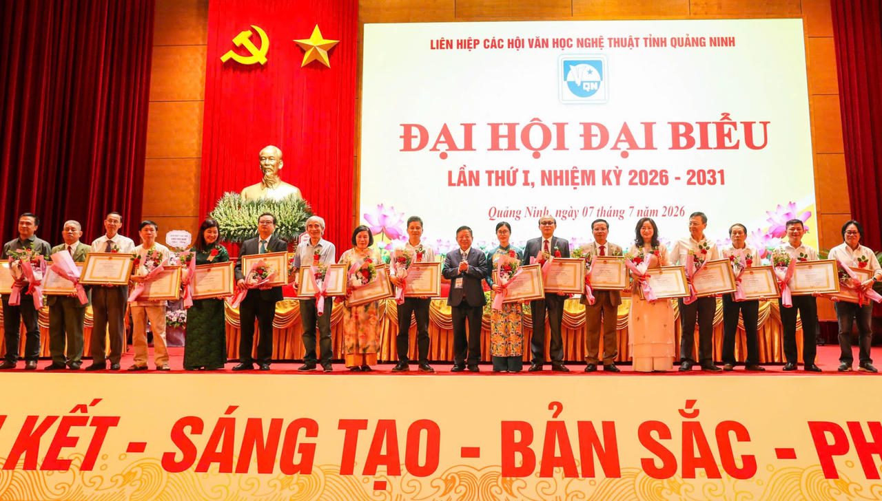 Nhiều cá nhân được tặng Bằng khen và Kỷ niệm chương của Liên hiệp các Hội Văn học Nghệ thuật Việt Nam.