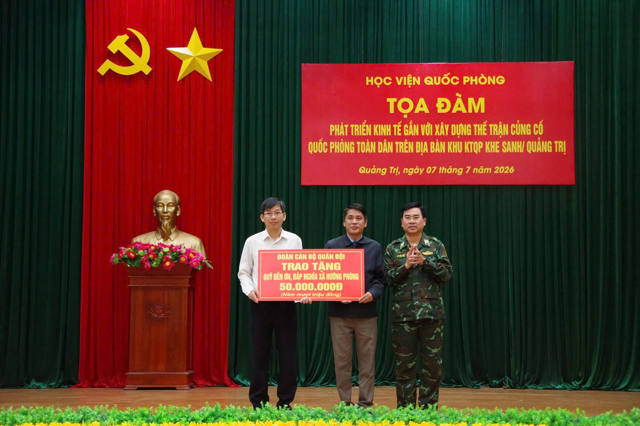 Học viện Quốc phòng tri ân Anh hùng liệt sĩ, tặng quà trị giá hơn 400 triệu đồng tại Quảng Trị