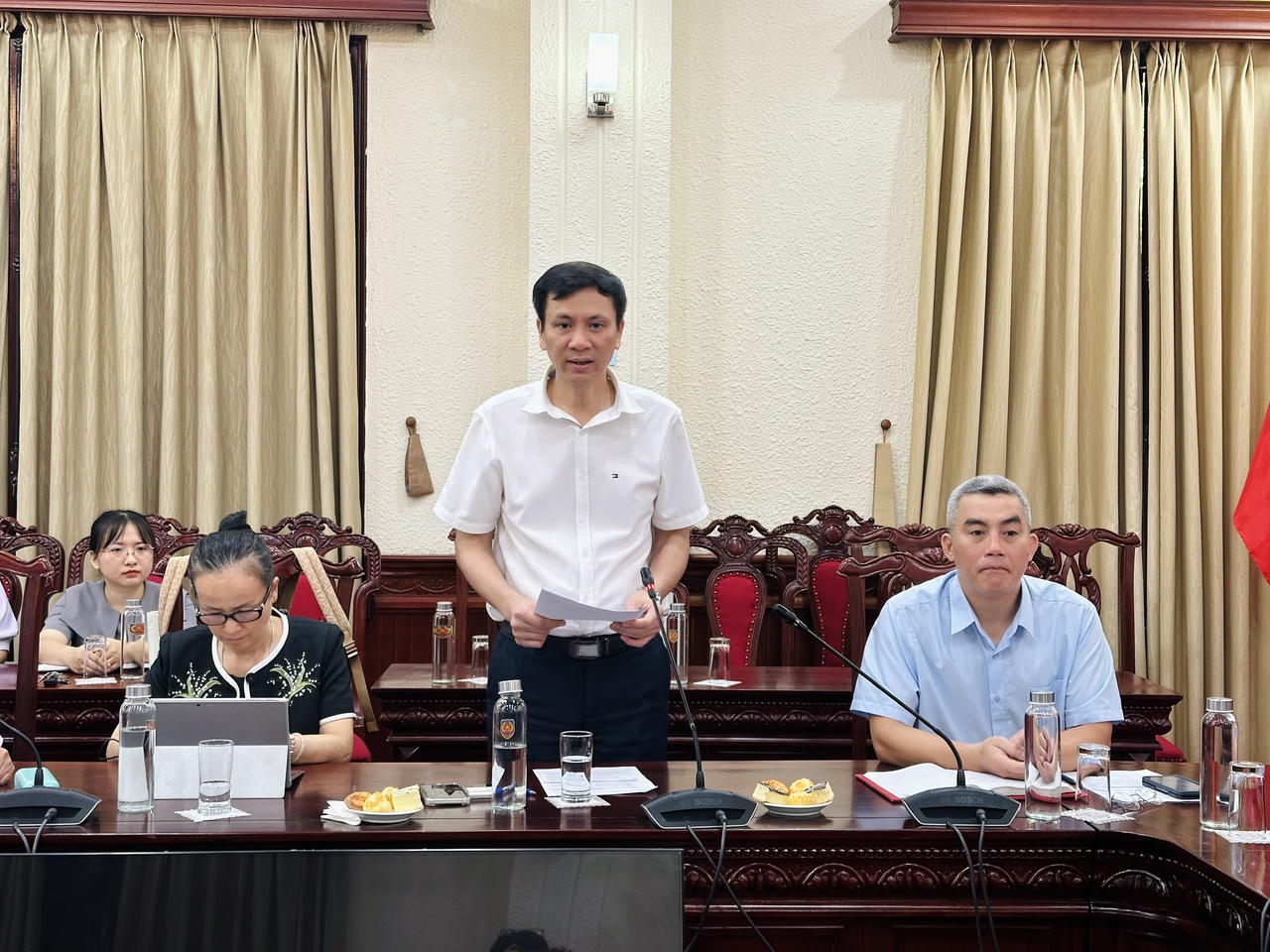 Ông Nguyễn Đức Kiên, Phó Cục trưởng Cục PLQT&GQTCĐTQT báo cáo tại Hội nghị. Ảnh: Vân Anh