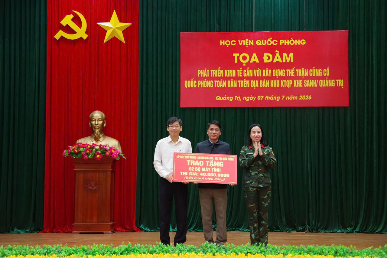 Học viện Quốc phòng tri ân Anh hùng liệt sĩ, tặng quà trị giá hơn 400 triệu đồng tại Quảng Trị