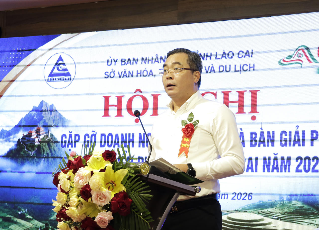 Ông Nông Việt Yên - Giám đốc Sở Văn hóa, Thể thao và Du lịch tỉnh Lào Cai phát biểu khai mạc hội nghị