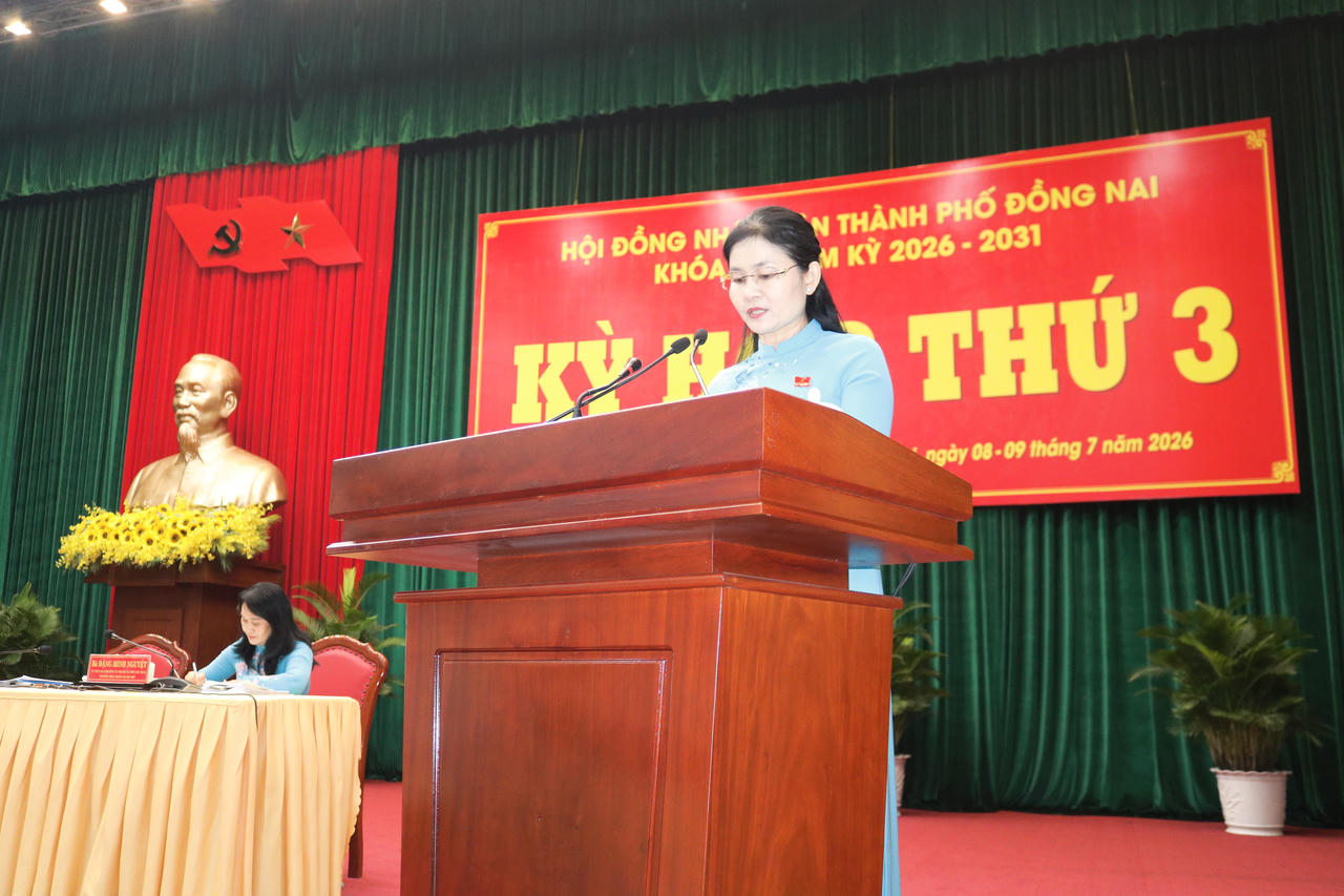 Bà Tôn Ngọc Hạnh, Ủy viên Ban Chấp hành Trung ương, Phó Bí thư Thường trực Thành ủy, Chủ tịch HĐND TP Đồng Nai phát biểu khai mạc kỳ họp.&nbsp;