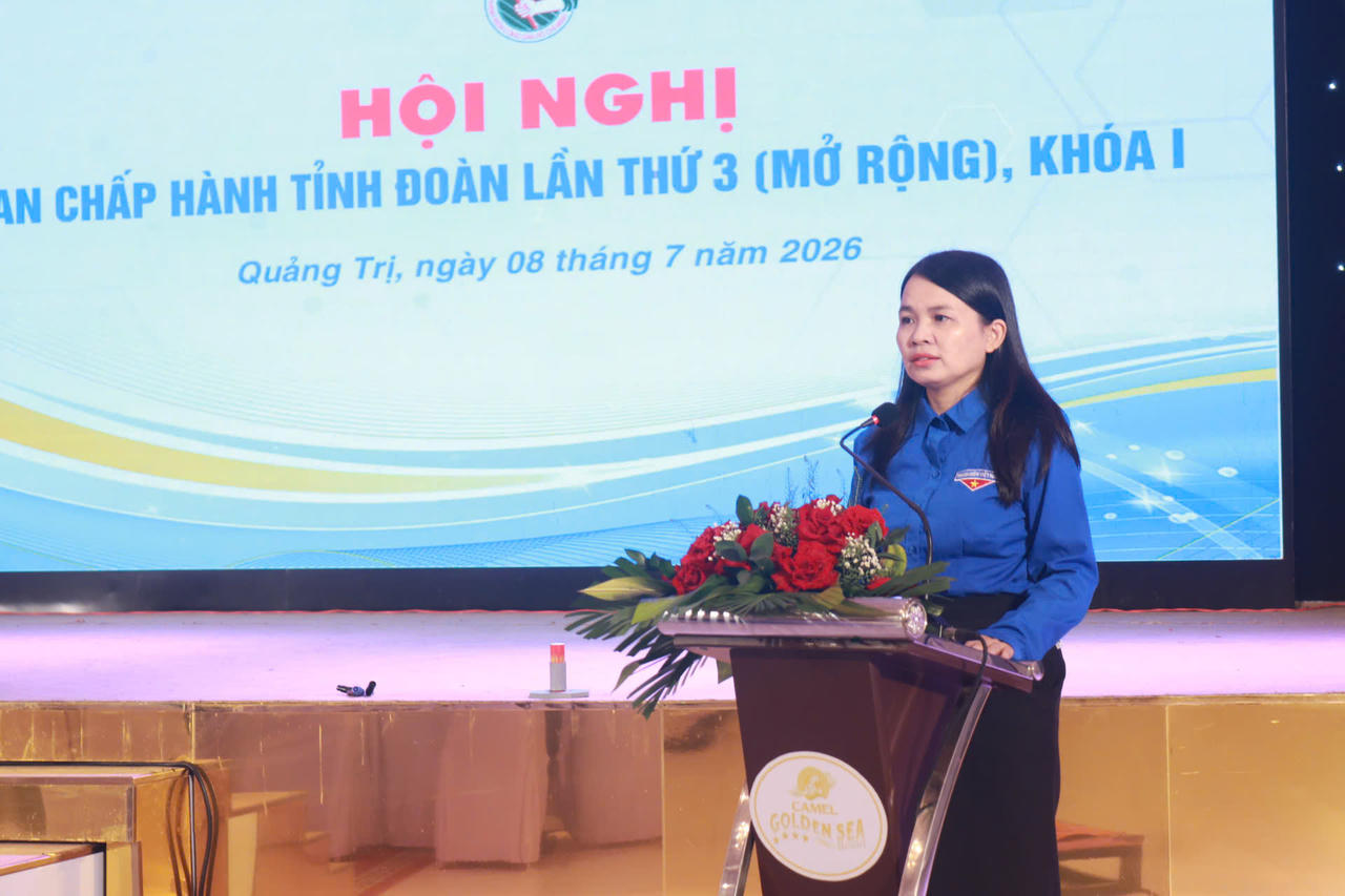 Phó Chủ tịch Ủy ban MTTQ Việt Nam tỉnh, Bí thư Tỉnh đoàn Quảng Trị Trần Thị Thu phát biểu chỉ đạo tại hội nghị.