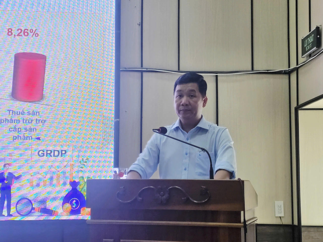 Ông Phan Quốc Hùng, Trưởng Thống kê tỉnh Gia Lai báo cáo về tình hình kinh tế - xã hội 6 tháng năm 2026 trên địa bàn.