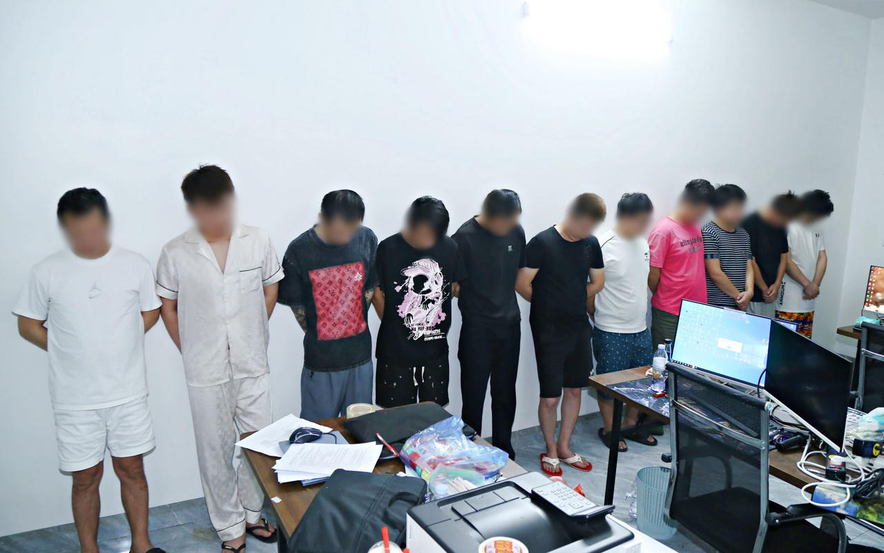 Triệt phá ổ nhóm 11 người Trung Quốc lập sàn thương mại điện tử giả để lừa đảo