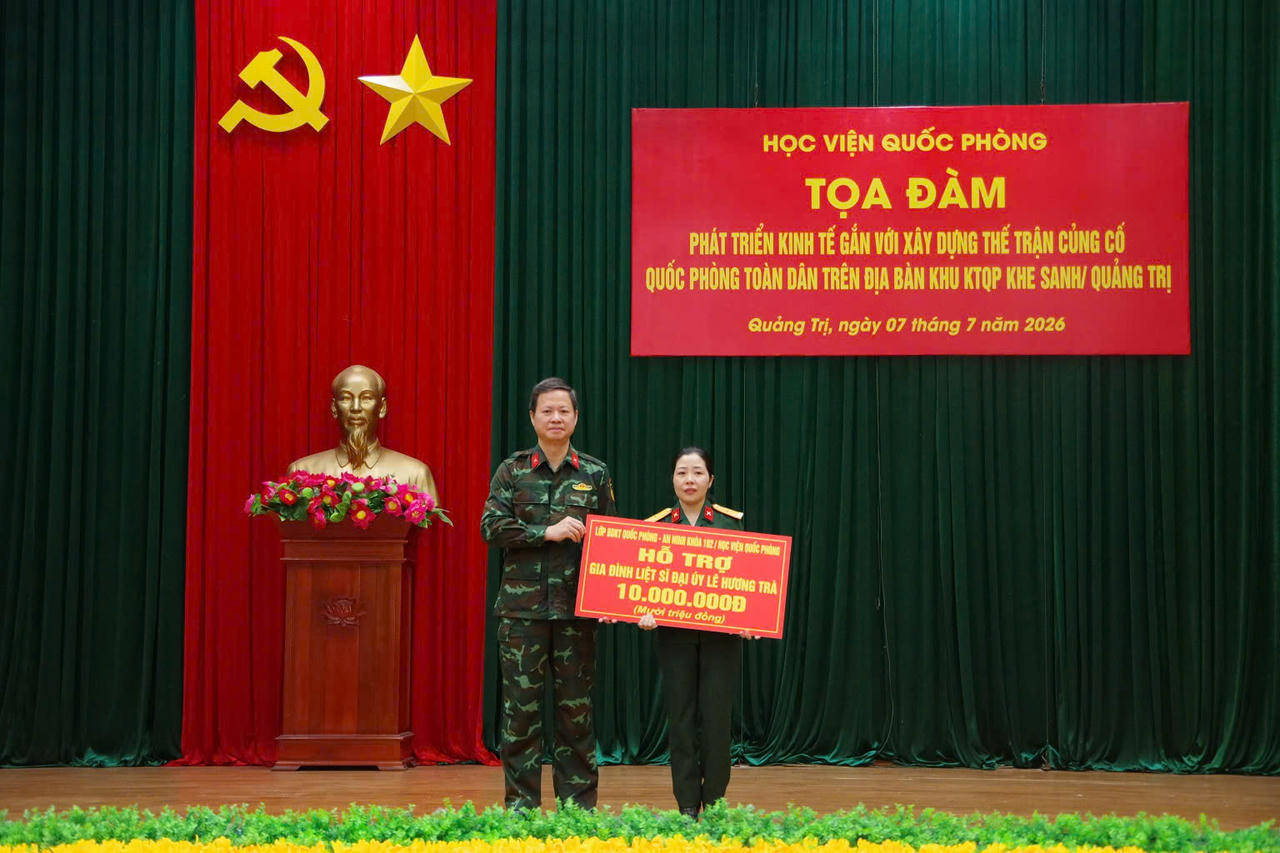 Học viện Quốc phòng tri ân Anh hùng liệt sĩ, tặng quà trị giá hơn 400 triệu đồng tại Quảng Trị