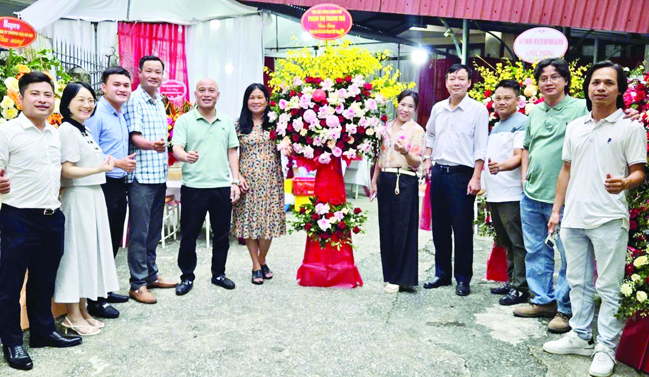 Tập thể Ban Bạn đọc Báo PLVN dịp 21/6/2026. Ảnh: Hạnh Lam.