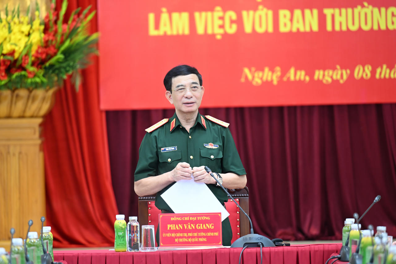 Đại tướng Phan Văn Giang, Phó Thủ tướng Chính phủ, Bộ trưởng Bộ Quốc phòng phát biểu chỉ đạo.
