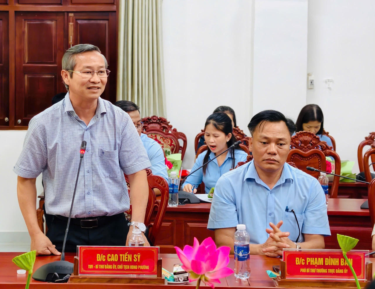 Ông Cao Tiến Sỹ, Thành ủy viên, Bí thư Đảng ủy, Chủ tịch HĐND phường Dầu Giây phát biểu kết luận tại buổi gặp gỡ.