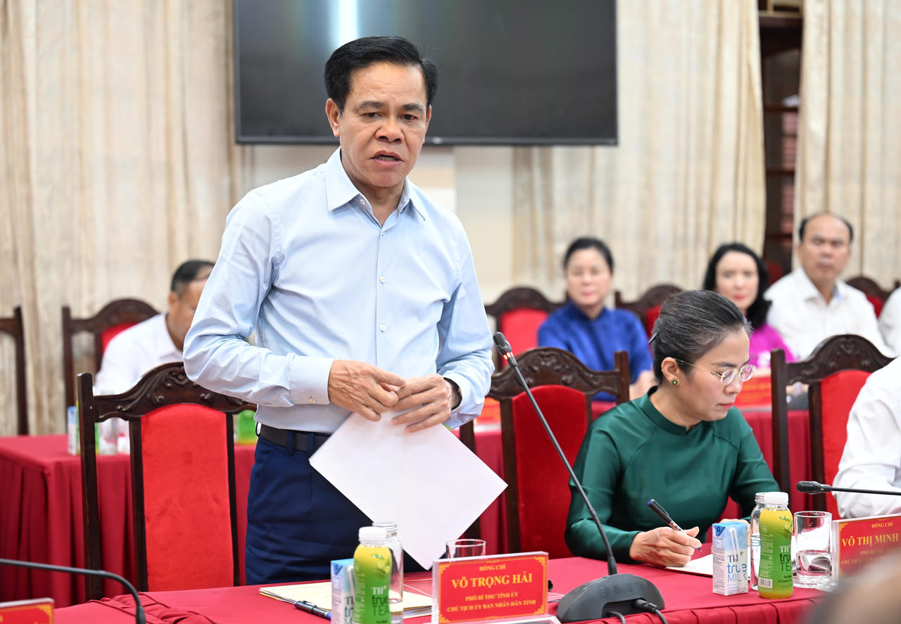 Ông Võ Trọng Hải - Phó Bí thư Tỉnh uỷ, Chủ tịch UBND tỉnh Nghệ An phát biểu tại buổi làm việc.
