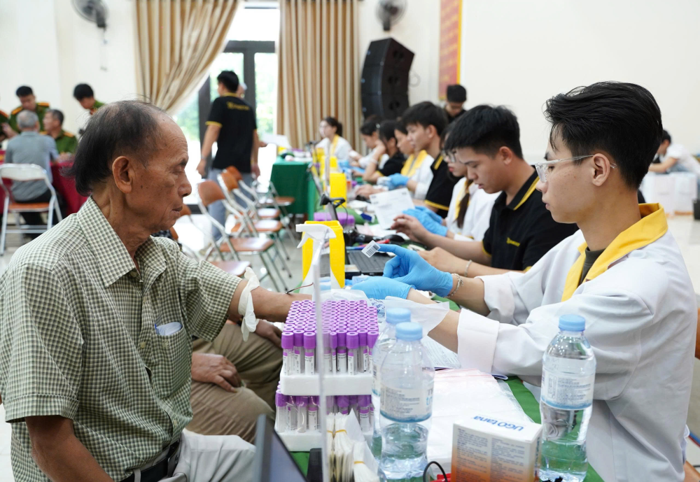 Thu nhận mẫu ADN thân nhân liệt sĩ tại khu vực phía Nam TP Huế