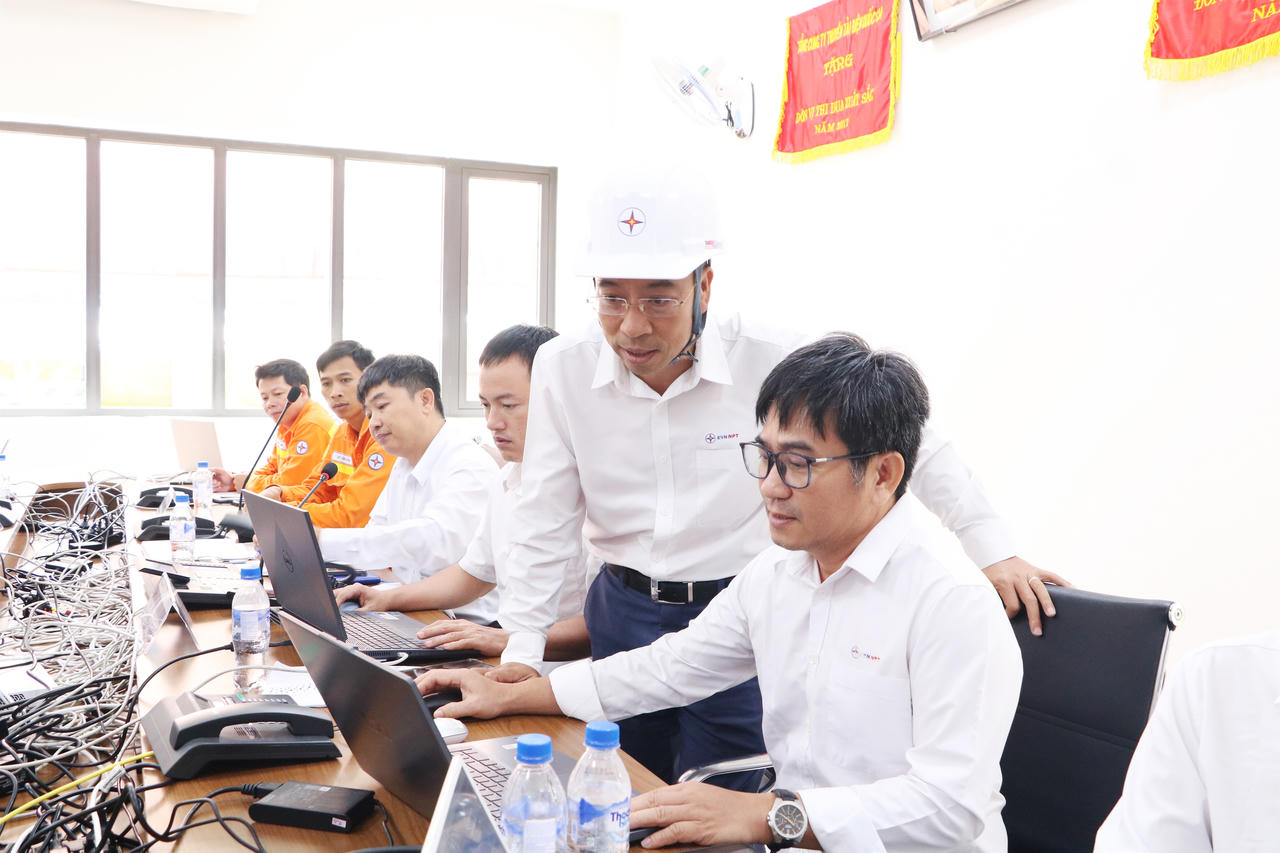 Ông Huỳnh Quang Thịnh – Phó Giám đốc PTC3 trực tiếp chỉ huy công tác diễn tập, kiểm tra diễn biến tình huống và phối hợp xử lý giữa các bộ phận