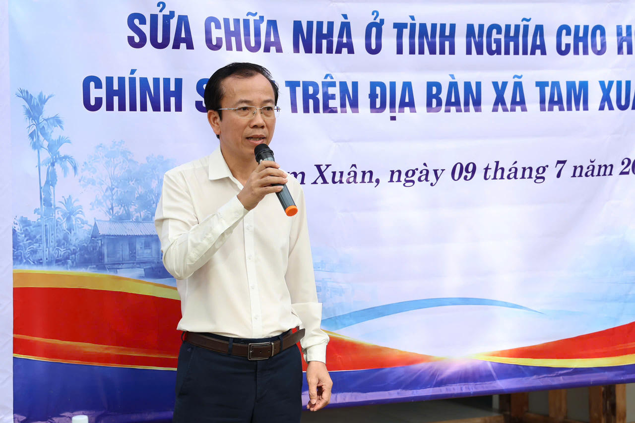 Ông Hoàng Ngọc Thạch, Phó Chánh Văn phòng Tổng công ty Điện lực miền Trung (EVNCPC) phát biểu tại buổi lễ