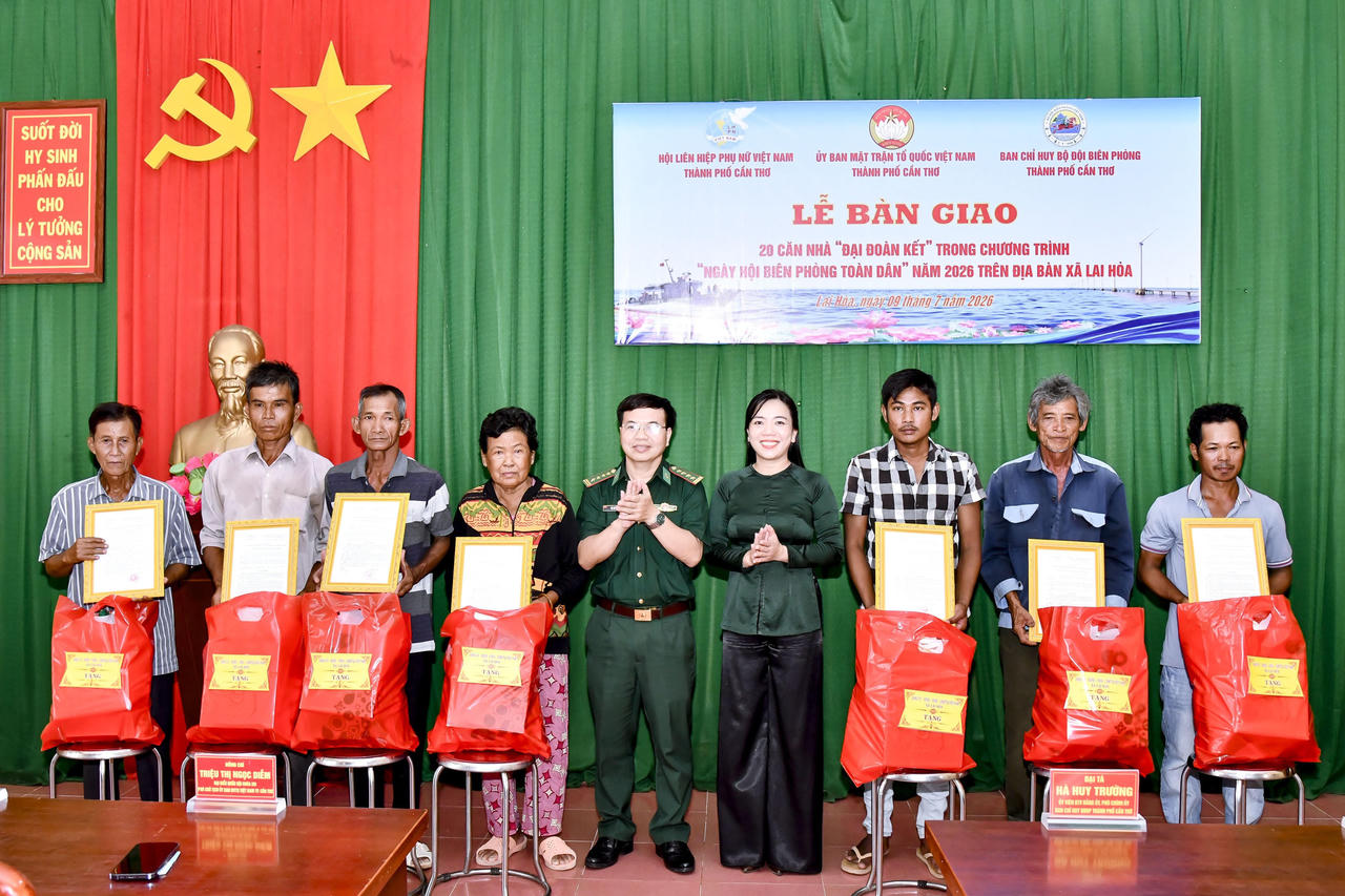 Cần Thơ bàn giao 30 căn nhà Đại đoàn kết cho người nghèo khu vực biên giới biển