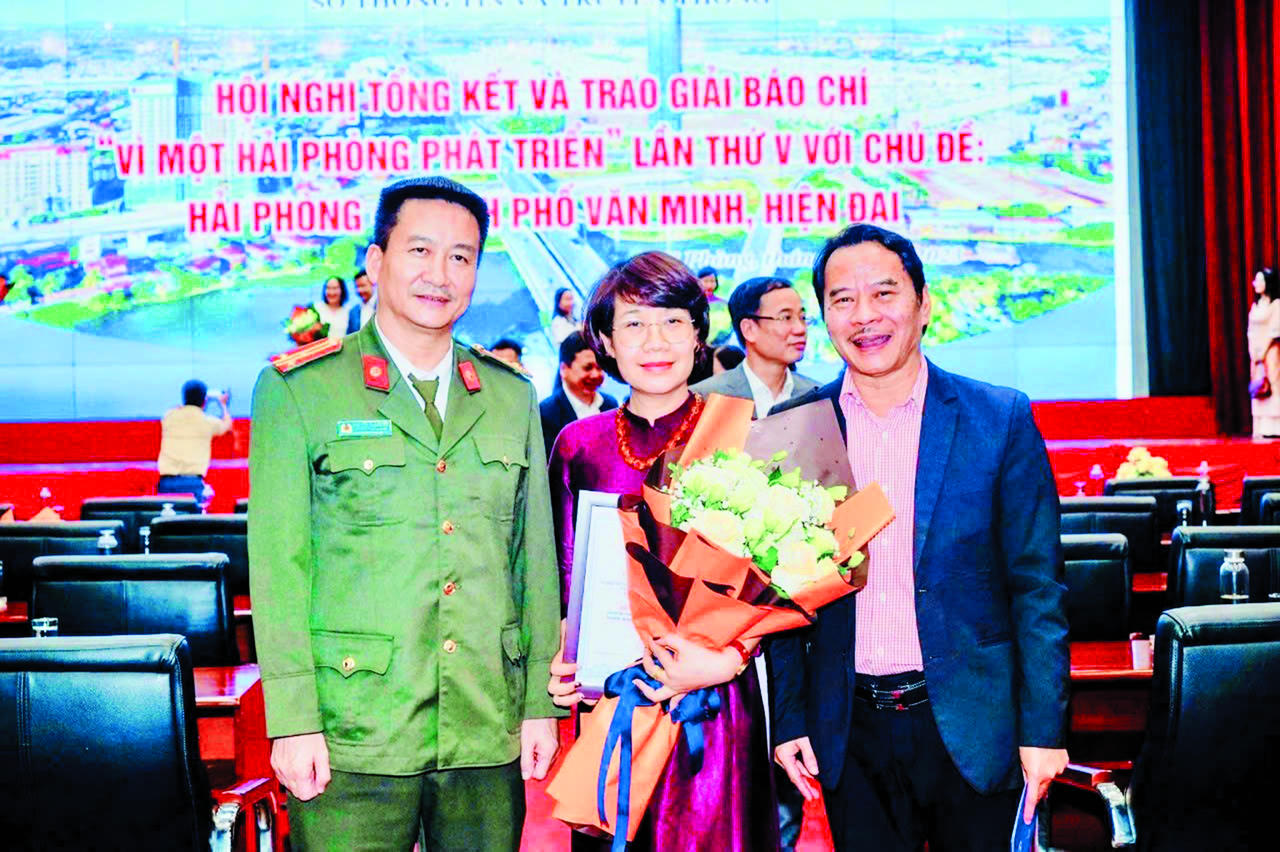 Nhà báo Thu Hằng -  Văn phòng Hải Phòng (thuộc vùng đồng bằng sông Hồng)