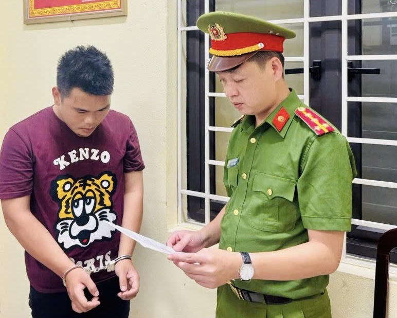Khởi tố đối tượng dùng hung khí chống đối Cảnh sát giao thông