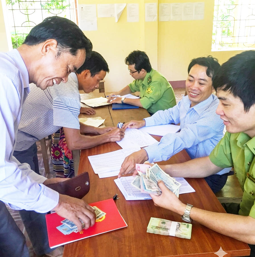Chi trả quỹ dịch vụ môi trường rừng tại địa bàn miền núi Nghệ An.