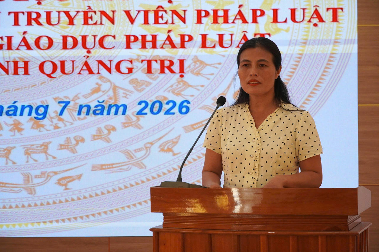 Đại biểu phát biểu tham luận, chia sẻ những khó khăn, vướng mắc và đề xuất giải pháp nâng cao hiệu quả công tác phổ biến, giáo dục pháp luật tại vùng đồng bào dân tộc thiểu số và miền núi.