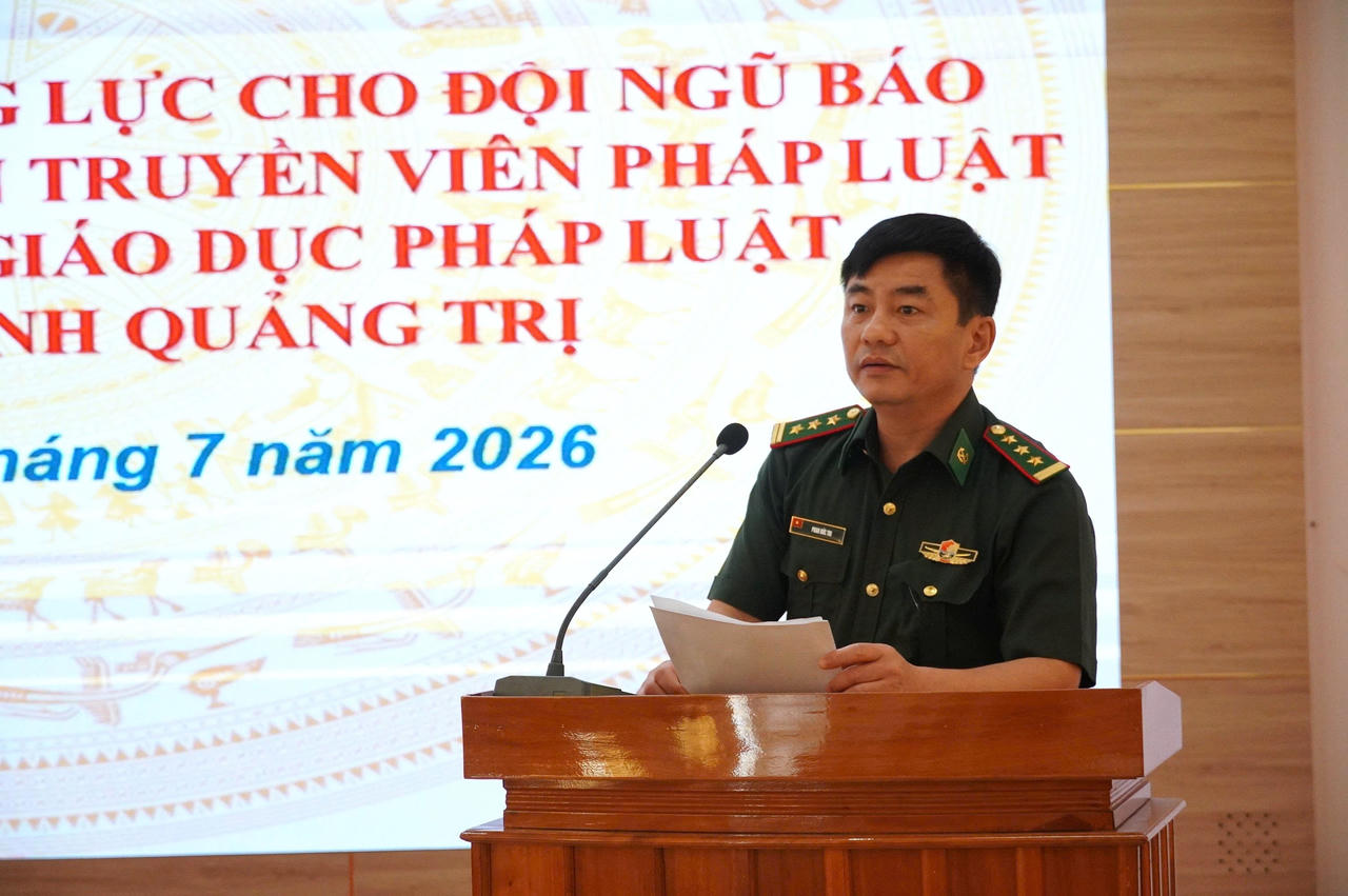 Đại biểu phát biểu tham luận tại tọa đàm.