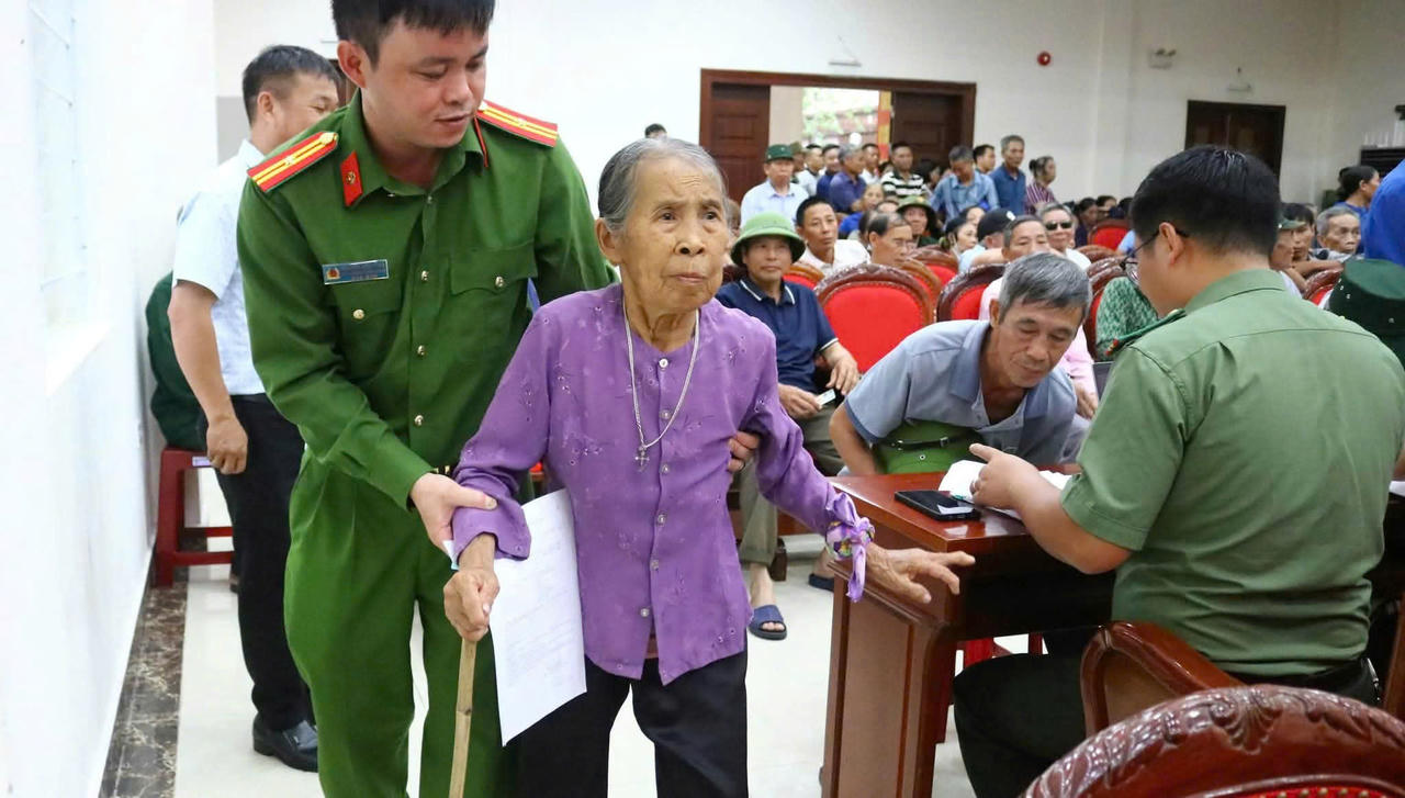 Việc đẩy mạnh tìm kiếm, quy tập và xác định danh tính hài cốt liệt sĩ không đơn thuần là một nhiệm vụ chuyên môn mà còn là hành trình mang đậm ý nghĩa nhân văn, thể hiện đạo lý “Uống nước nhớ nguồn”, “Đền ơn đáp nghĩa”của dân tộc Việt Nam.