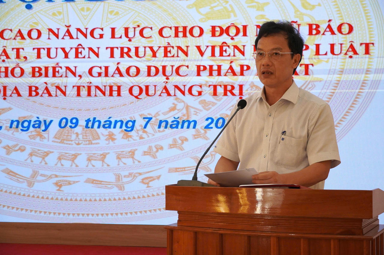 Ông Trương Quang Sáng, Phó Chủ tịch Hội đồng Phối hợp phổ biến, giáo dục pháp luật tỉnh Quảng Trị, Phó Giám đốc Sở Tư pháp tỉnh Quảng Trị phát biểu kết luận tọa đàm.