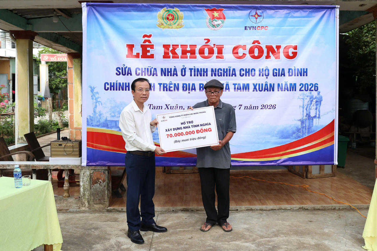 EVNCPC phối hợp khởi công sửa chữa nhà tình nghĩa cho gia đình thân nhân liệt sĩ tại xã Tam Xuân