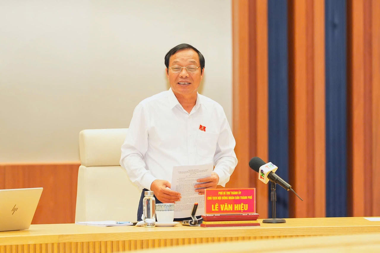Chủ tịch HĐND TP Hải Phòng Lê Văn Hiệu phát biểu tại buổi tiếp xúc.