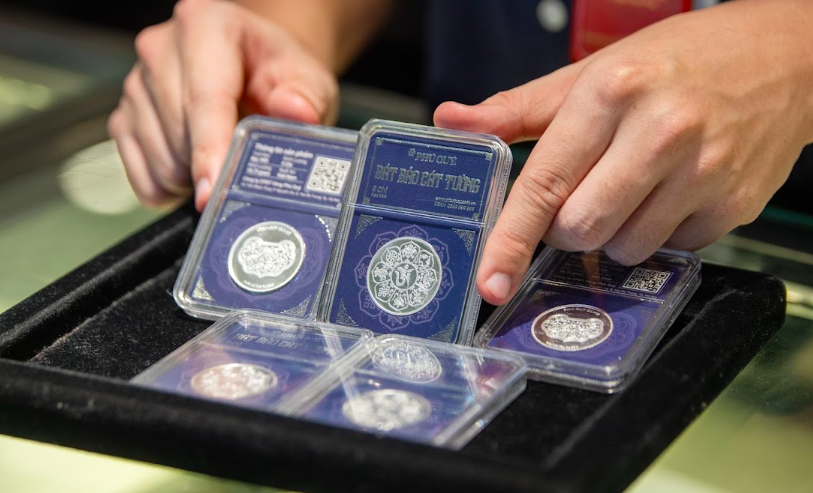 Giá bạc ngày 9/7: Bạc thế giới lùi về ngưỡng 60 USD/ounce, bạc trong nước đồng loạt đi xuống